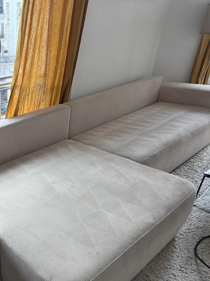 Canapé d’angle velours côtelé crème, après le nettoyage