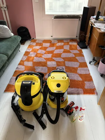 Tapis orange et blanc nettoyé à domicile par Puretlas